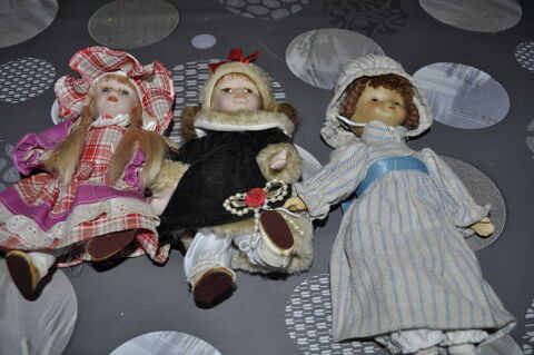 Lot de trois poupées en porcelaine 5 Perreuil (71)