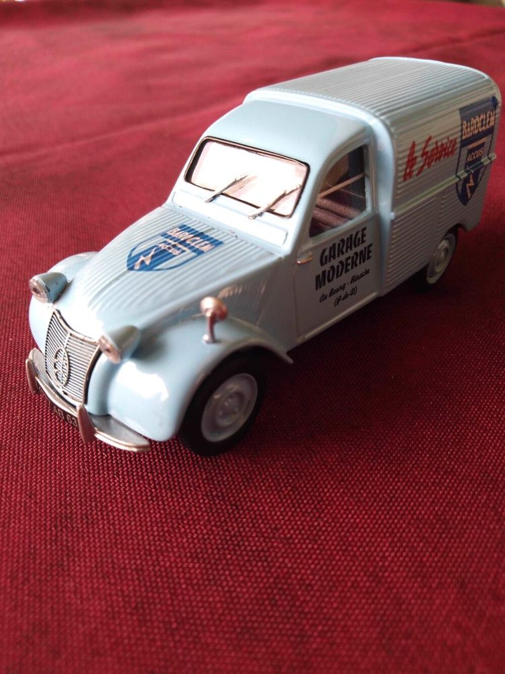 Voiture miniature Citro&euml;n 2CV fourgonnette 