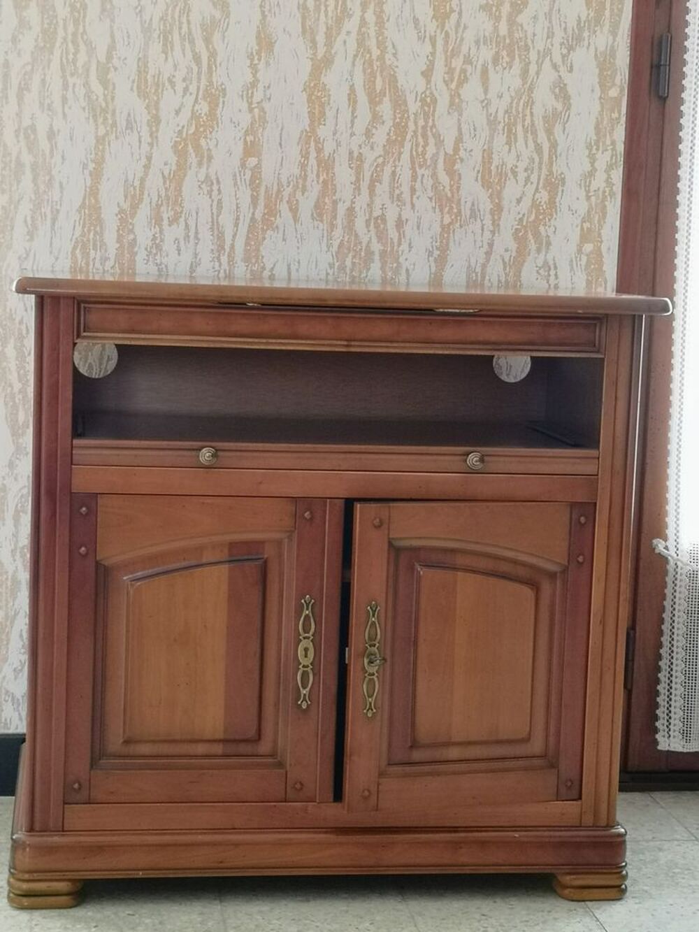 MEUBLE TV EN MERISIER QUASI NEUF Meubles