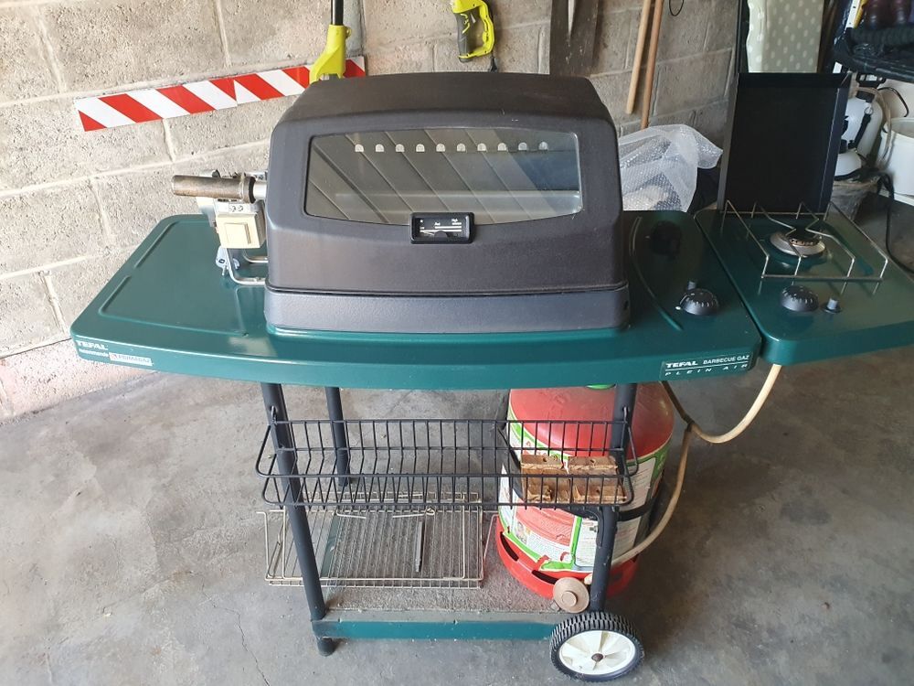 Barbecue Gaz TEFAL avec tourne-broche Jardin