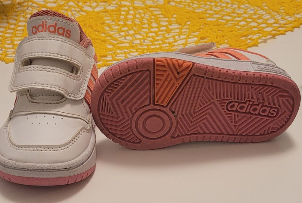 Baskets Adidas taille 22 Chaussures enfants