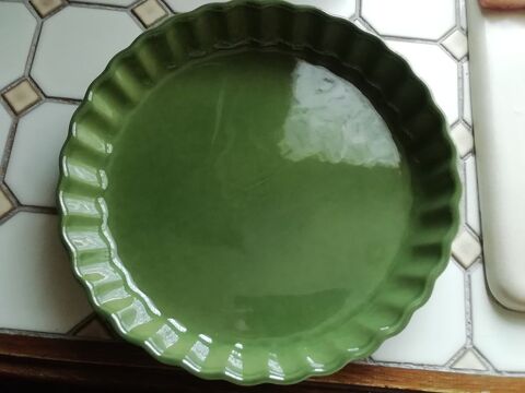 Grand plat c�ramique � p�tisserie ann�e 80
20 Noyelles-l�s-Vermelles (62)