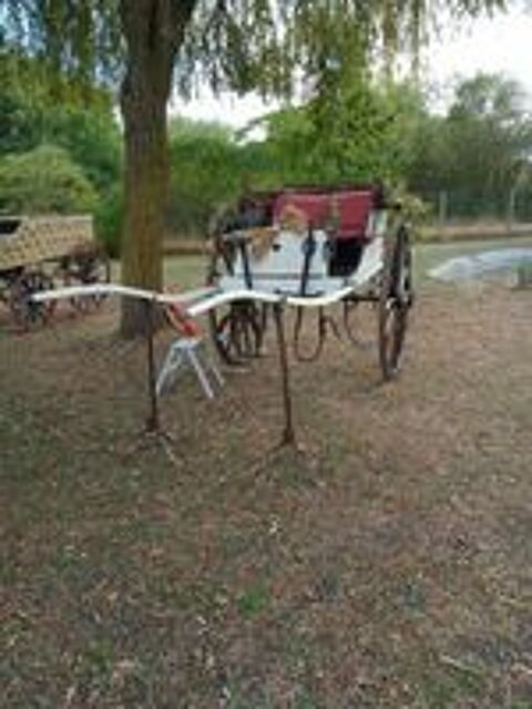   très belle calèche 4 roue et calèche deux roue  etc  