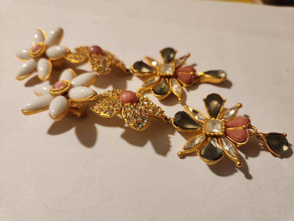 BO Clip dor&eacute;e bicolore blanc rose strass 3 pendants_LACROIX Bijoux et montres