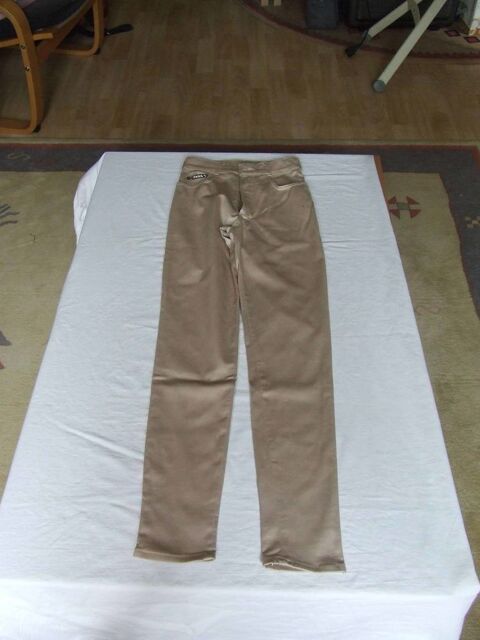 Pantalon, cigarette, beige satin�, TARK 1, Taille 1 (34) NEU 12 Bagnolet (93)