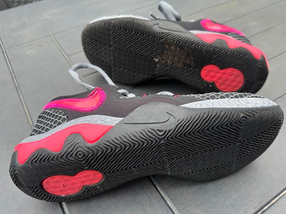 Baskets homme. Mod&egrave;le Nike New Relevate. Chaussures