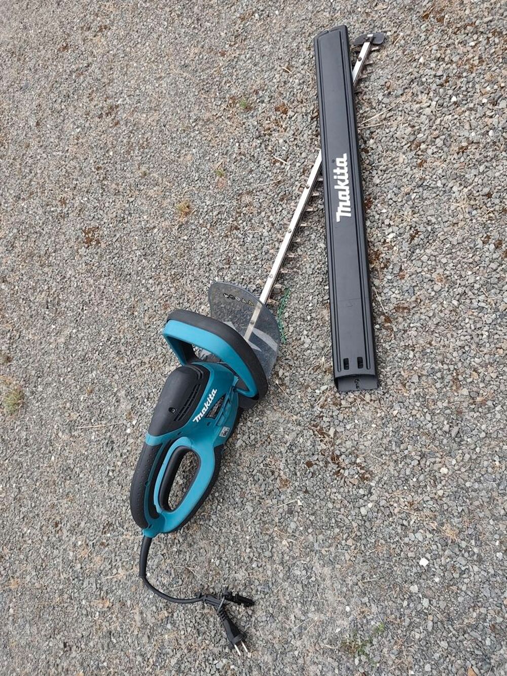 Taille Haies &eacute;lectrique Makita Coupe 75 cm Jardin