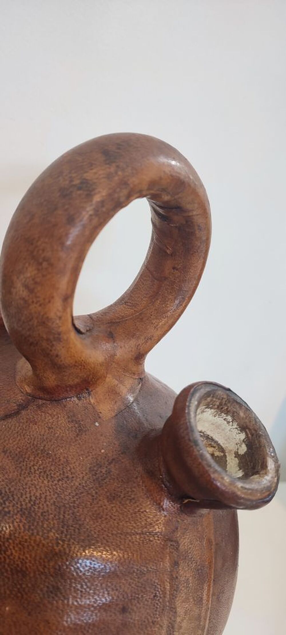Gargoulette , grosse cruche en terre cuite recouverte de cui 