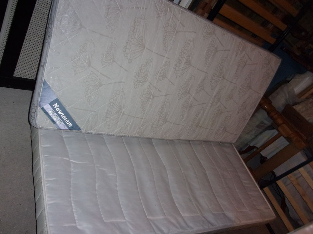 Lit sommier matelass&eacute; de 90/190 Meubles