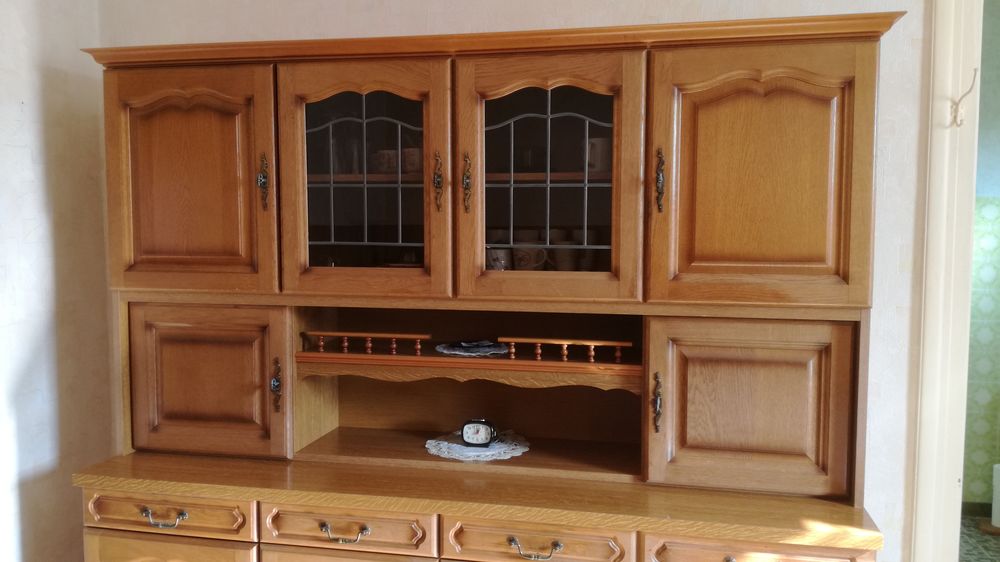 Buffet en bois.
Meubles