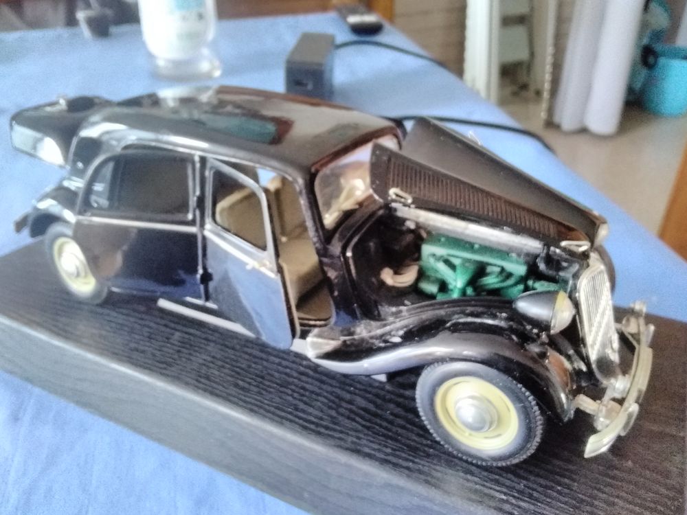 Traction avant Citroen 1952 (( en fer )) Décoration