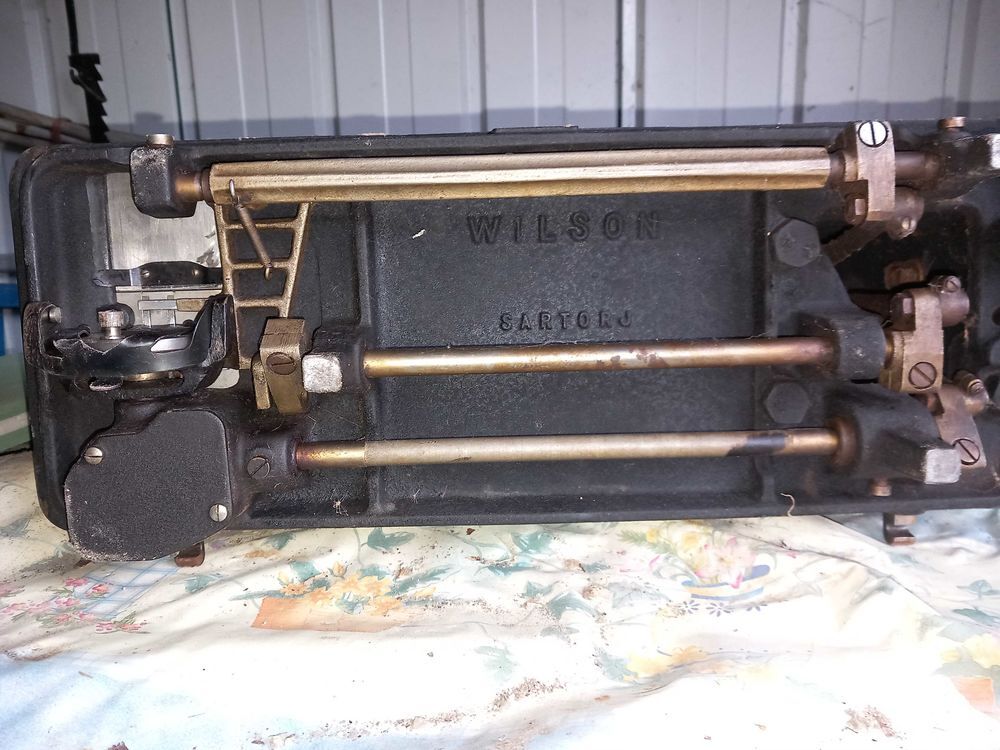 Ancienne machine &agrave; coudre Wilson sartorj Burgola Bordeaux France 