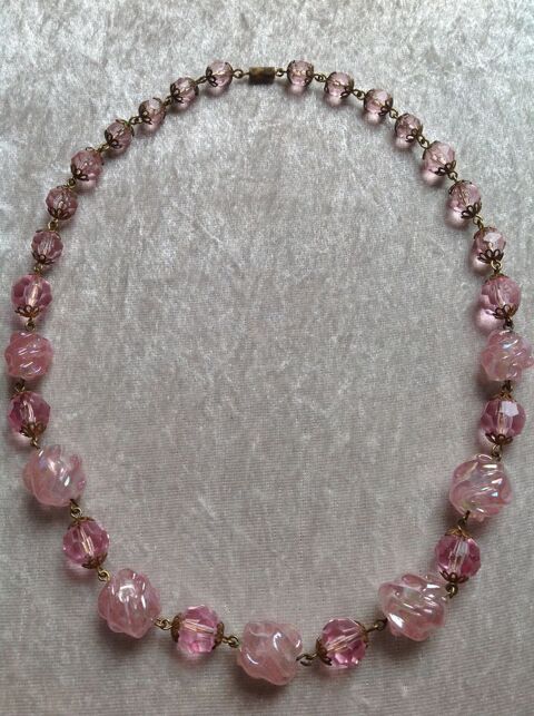 COLLIER ROSE PERLES de VERRE NERVUR�ES ET FACETTES Envoi Pos 25 Tr�gunc (29)