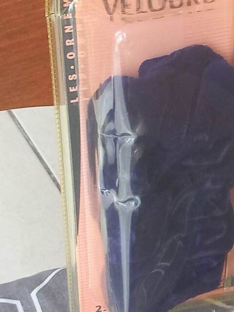 Chouchou velours, neuve, violet. Bo�te d'emballage ab�m� mais jamais ouvert 2 Retiers (35)