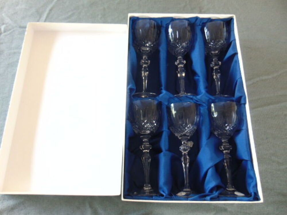 Service de 18 verres en cristal taill&eacute; ? Cristallerie de Lor Cuisine