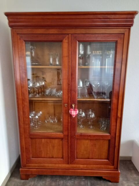 Trs belle vitrine en merisier massif style Louis Philippe 380 Ostheim (68)