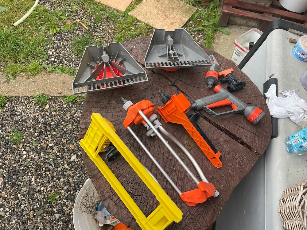 Lot de 08 accessoires arrosage et jardin GARDENA Jardin