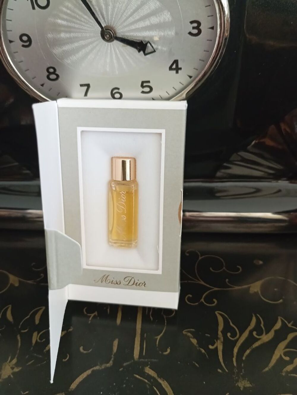 Miniature de parfum Miss Dior 2ml dans sa bo&icirc;te 