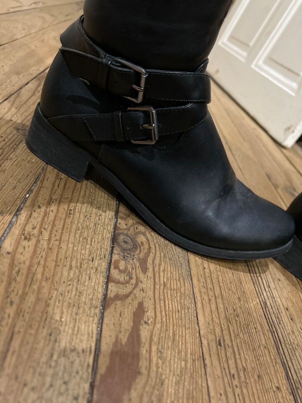 bottes noires, taille 41 pas trop port&eacute;e Chaussures