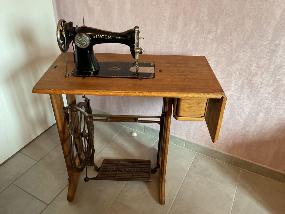 Ancienne machine &agrave; coudre Singer Dcoration