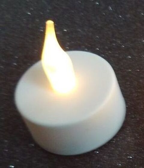 4 bougies cylindriques en plastique � pile 2.5 Beauchamp (95)