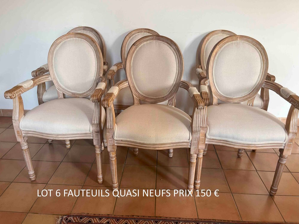 LOT 6 FAUTEUILS BLANCS QUASI NEUFS Meubles