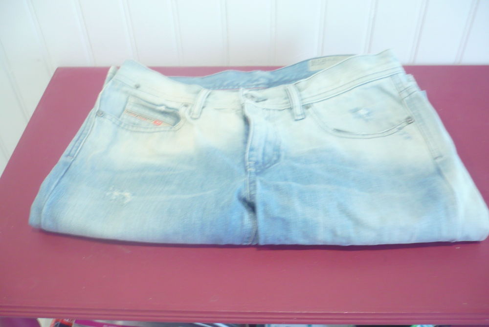JEANS DIESEL NEUF Vêtements
