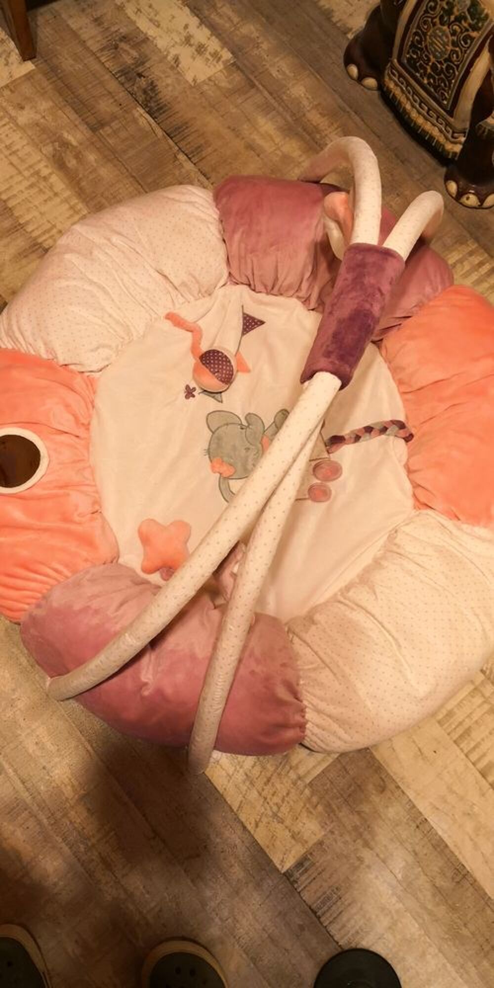 Tapis d'&eacute;veil pouf avec arches amovibles Jeux / jouets