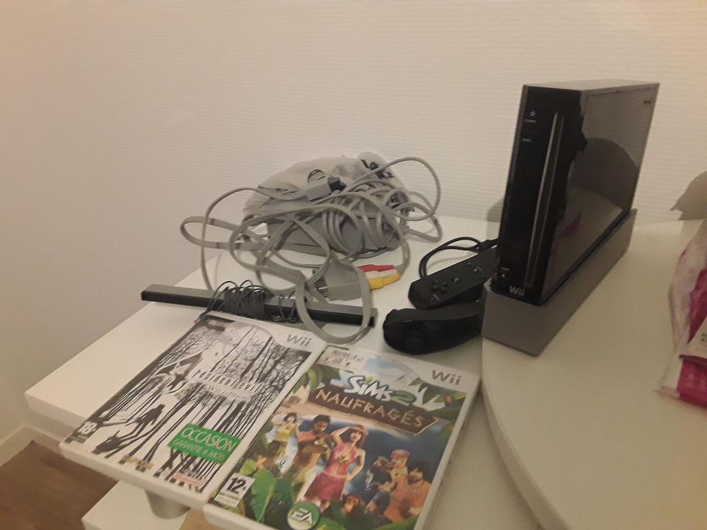 console WII plus jeux Consoles et jeux vidéos