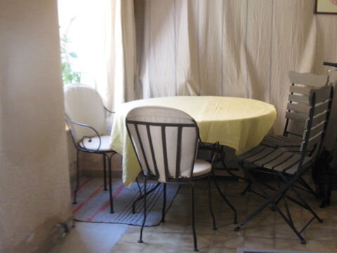 Table et fauteuils de jardin FERMOB 850 Saurat (09)