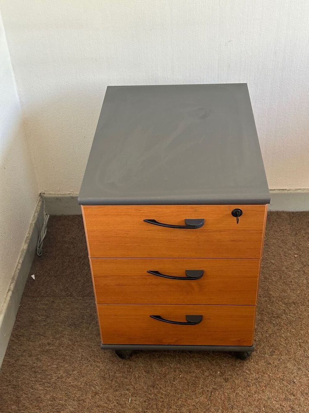 BUREAU + CAISSON + ARMOIRE BASSE Meubles