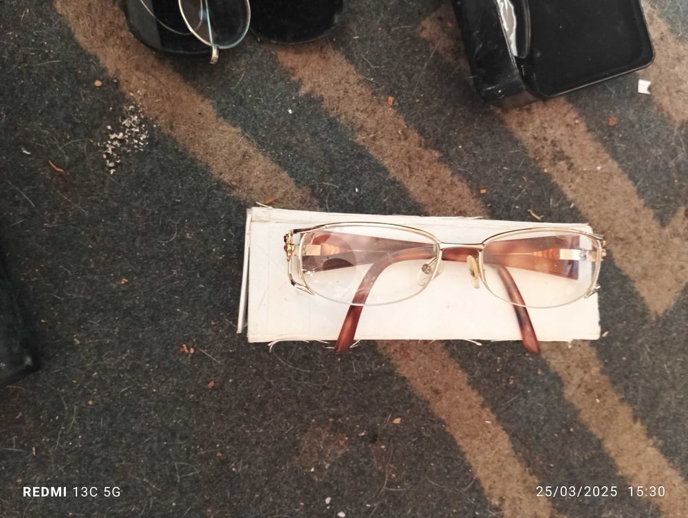 plusieurs paires de lunettes loupe et soleil. Faire offre. 