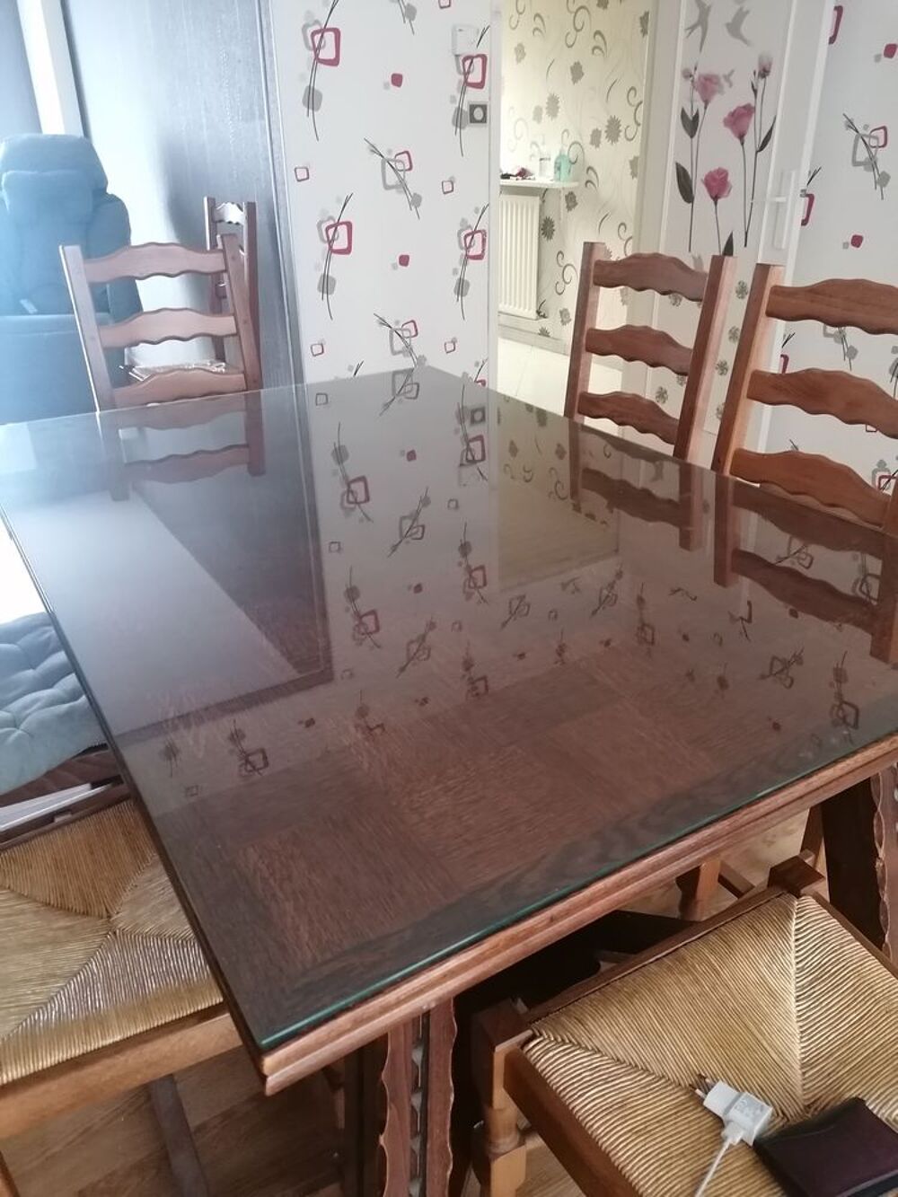 Grande Table en ch&ecirc;ne fonc&eacute; 1.46 X 0.95 m
Bon &eacute;tat Meubles