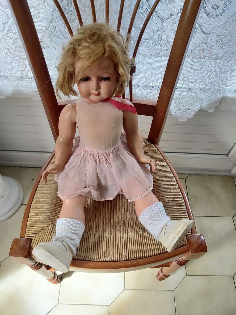 poupee ancienne et fauteuil poupee Jeux / jouets
