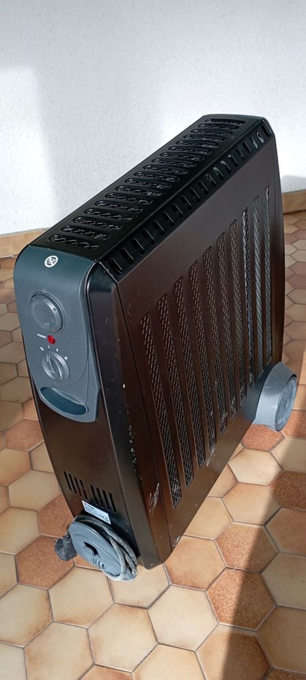 Radiateur &agrave; bain d'huile tr&egrave;s peu servi BYLISS Electroménager