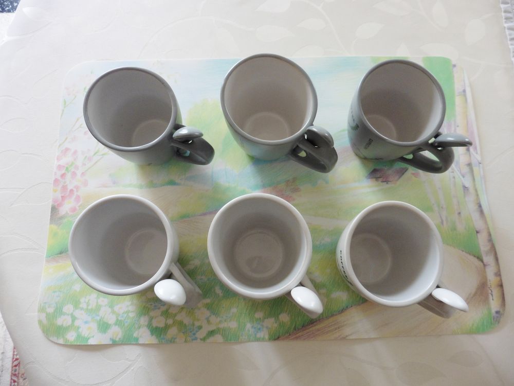 6 Tasses et 6 Cuill&egrave;res 3 Blanches 3 Grises &agrave; caf&eacute; cappuccin Electroménager