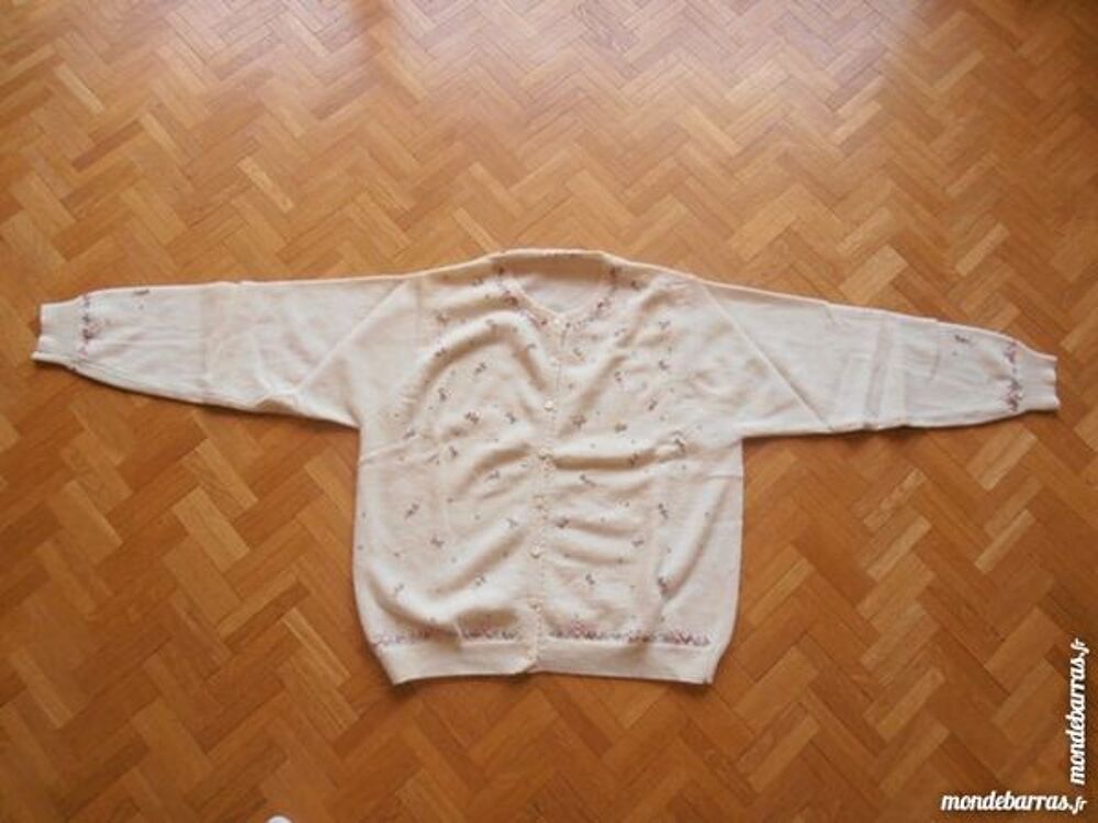 Cardigan beige brod&eacute; (49) Vêtements