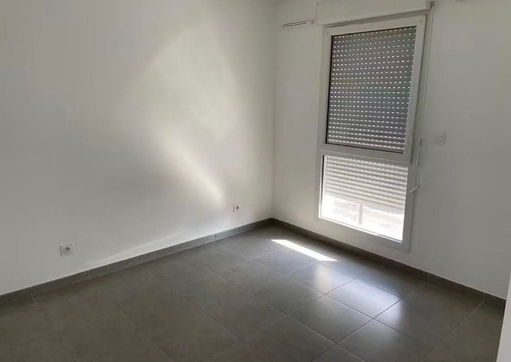 Location Appartement Studio avec terrasse et places de parking sous-sol Roquevaire