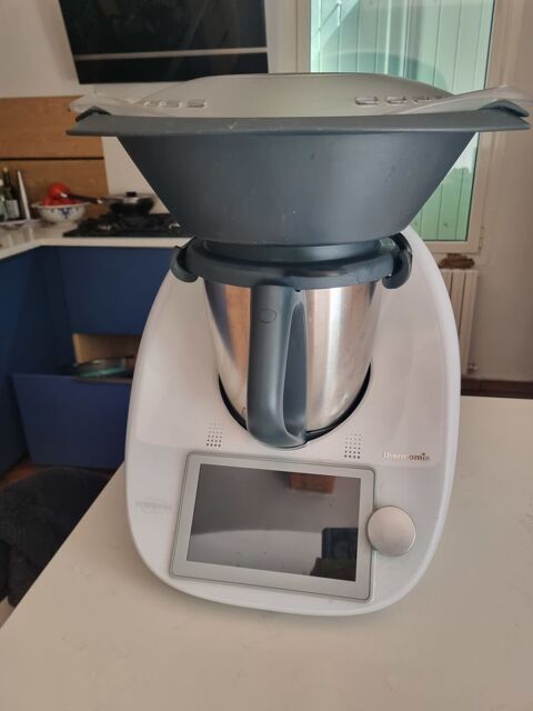 un Thermomix TM6 750 Villelaure (84)