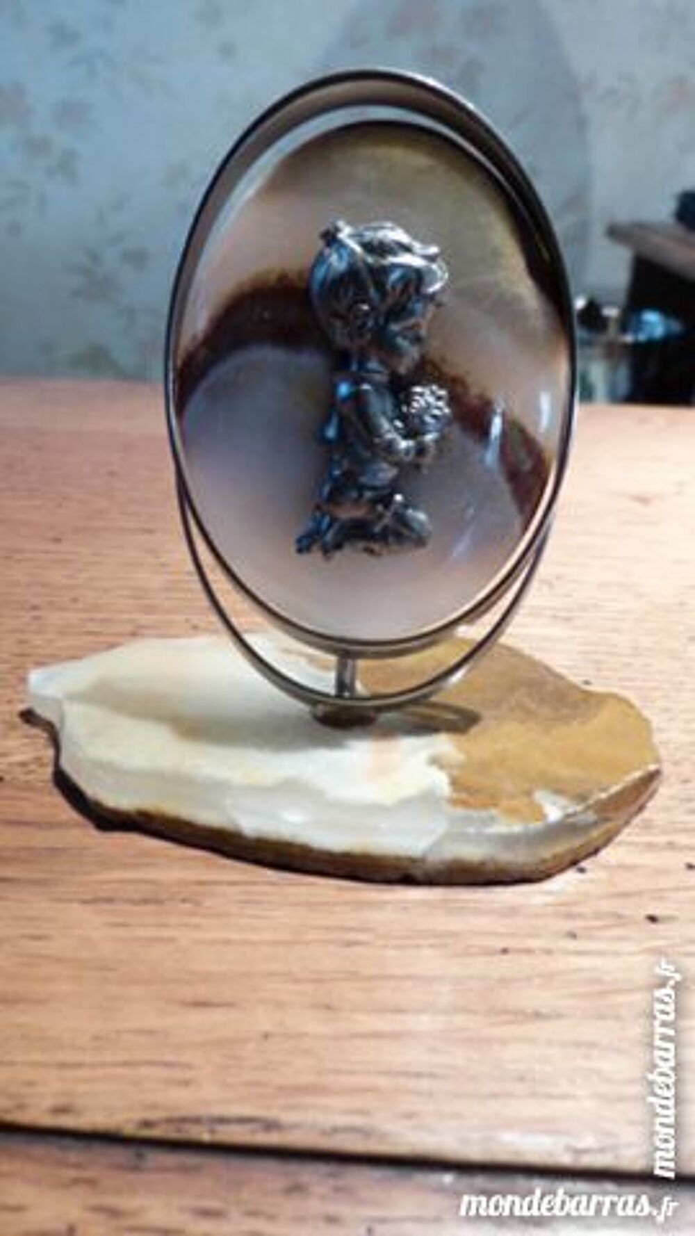 Enfant en pri&egrave;re en &eacute;tain sur socle en marbre Décoration