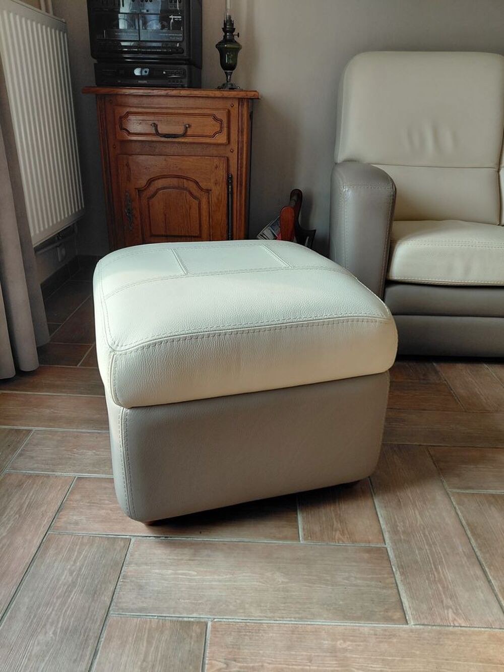 Canap&eacute; cuir vachette pleine Fleur et son pouf Meubles