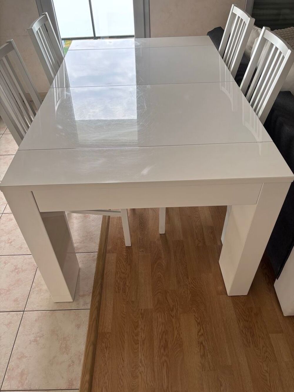 Table &agrave; manger blanche pouvant faire 1m de long jusqu'&agrave; 2m70 IKEA Meubles