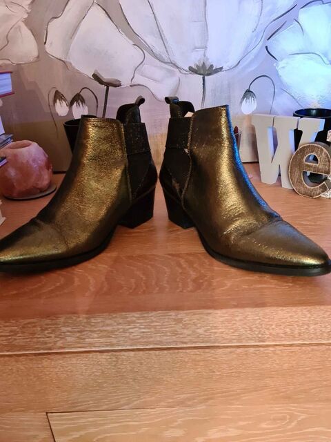 Tr�s belles bottines cuir. Marque Texto.P39. Couleur vert 35 Oullins (69)