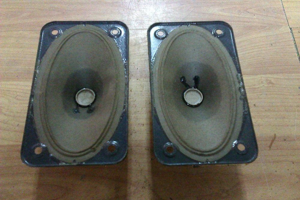 VINTAGE 2 HP meduims/aigus clos ovales 4 ohms Audio et hifi