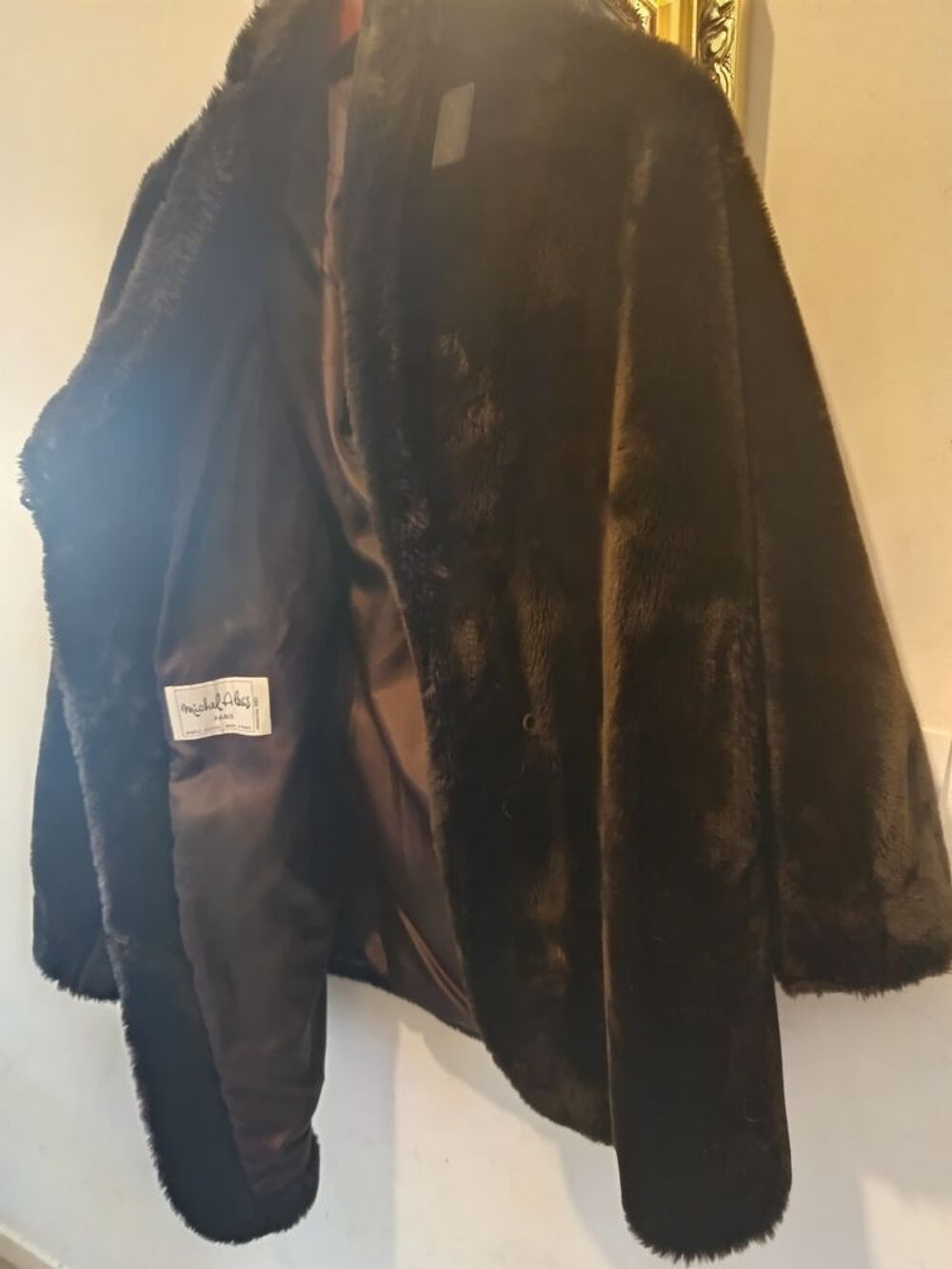 Manteau &eacute;l&eacute;gant raffin&eacute; et tr&egrave;s confortable . Vêtements