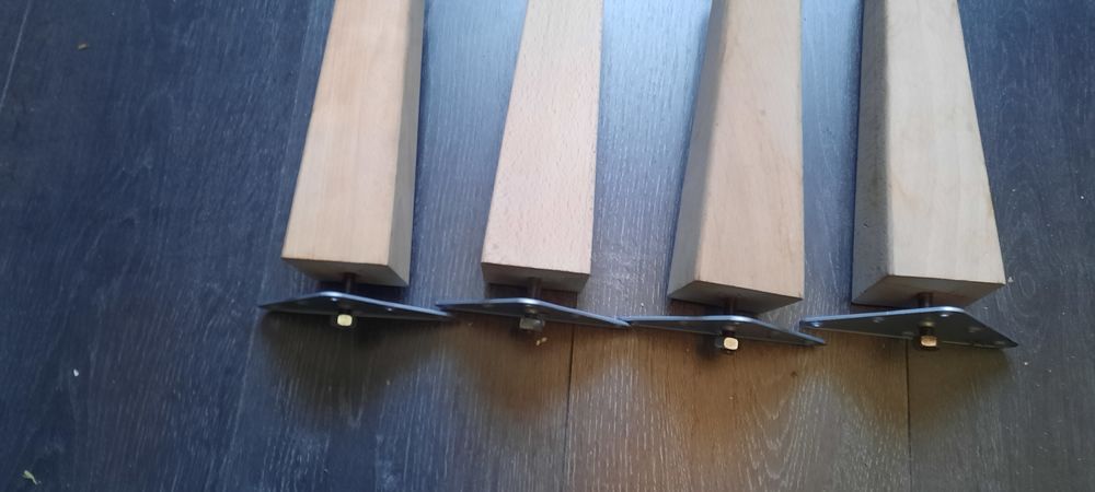 4 pieds carr&eacute; trap&eacute;zoidale avec roulettes Bricolage