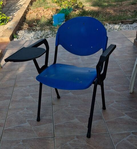 Chaises Réunions avec tablettes.
Solliès-Pont (83)