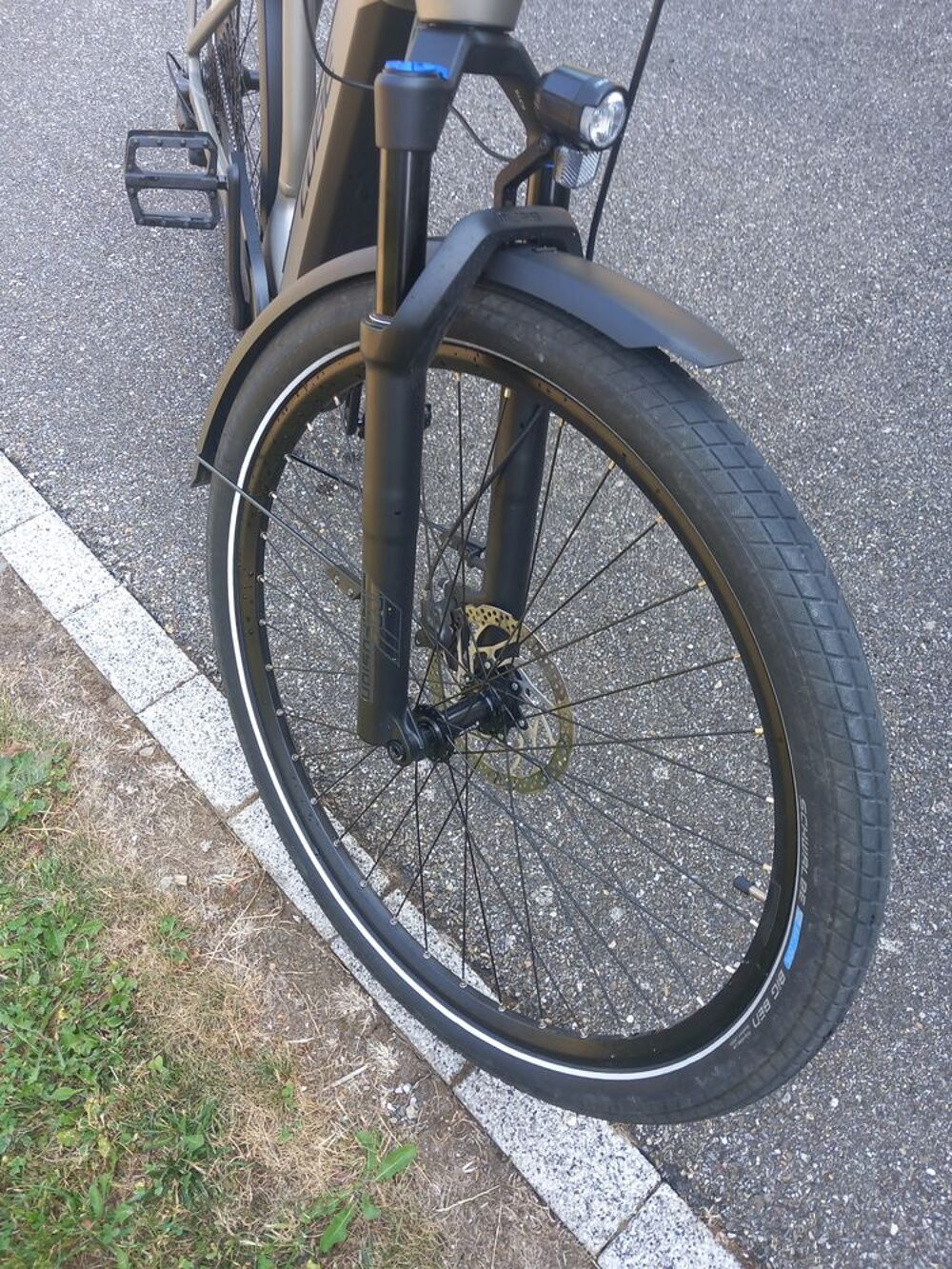 V&eacute;lo &eacute;lectrique CUBE Vélos