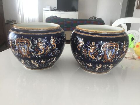 2 jolies et anciens caches pots Renaissance GIEN.  250 Melle (79)