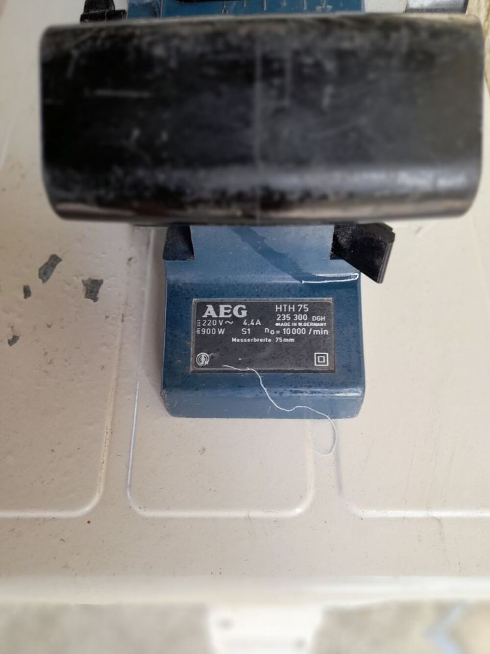 A saisir Rabot &eacute;lectrique professionnel marque AEG Bricolage
